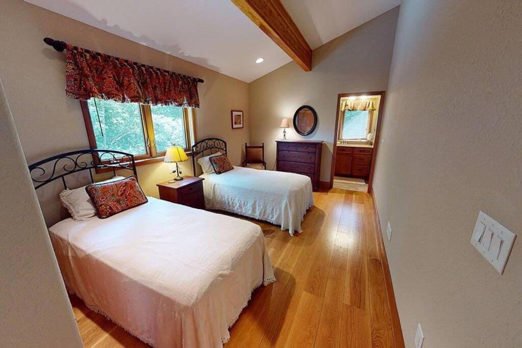 --Mountain Chalet Getaway With Breathtaking View Next To Tail Of Dragon-- Роббинсвилл Экстерьер фото